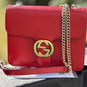 Gucci Interlocking G Shoulder Bag – Red Pebbled Leather